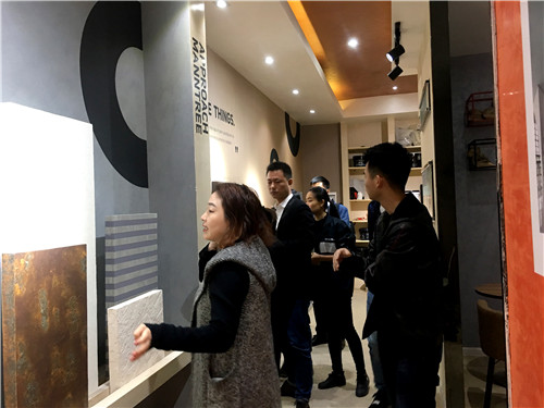 攜手共贏，共話(huà)未來(lái)，巴德士集團(tuán)蒞臨萬(wàn)磊參觀指導(dǎo)